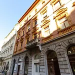 Danube Side Oasis W 2Bdr In A Pedestrial Street