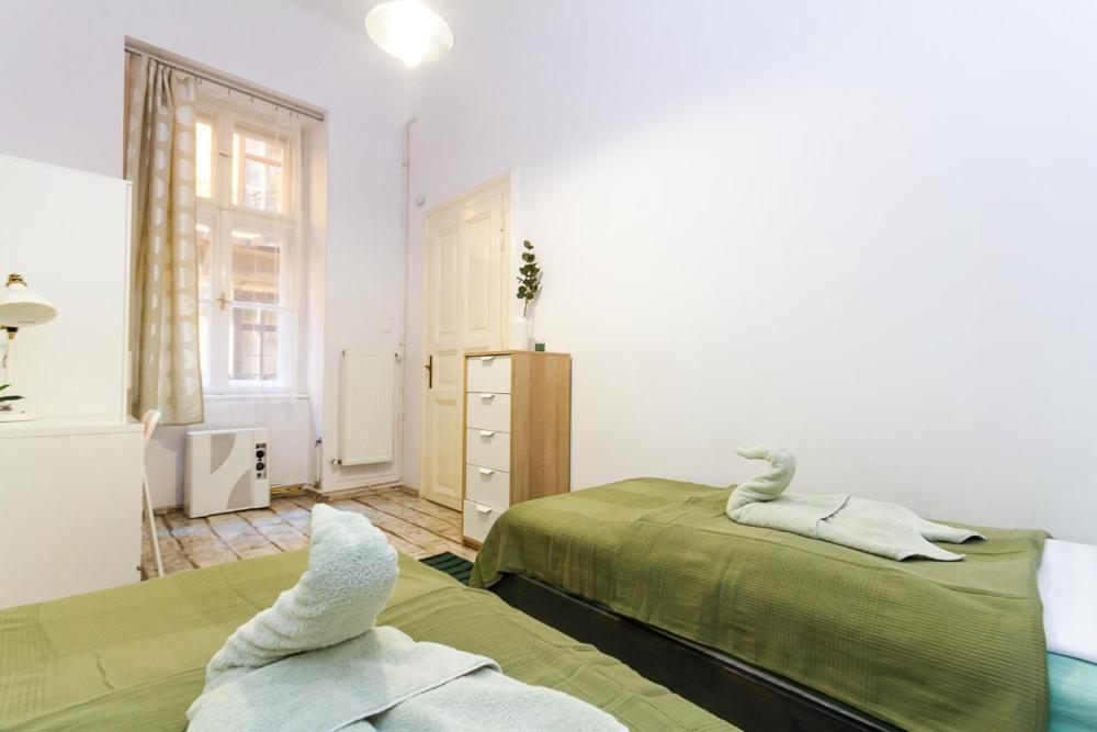 Danube Side Oasis W 2bdr In A Pedestrial Street Apartment *